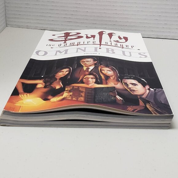 Buffy the Vampire Slayer Omnibus Volume 3 - Picture 5 of 7